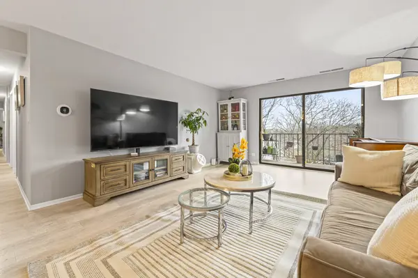 2150 Valencia DR #314A, Northbrook, IL 60062