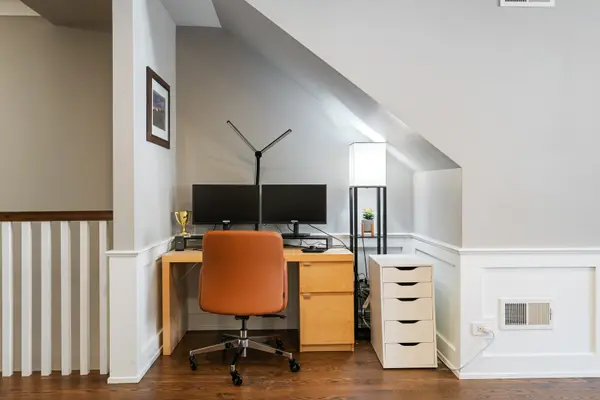 729 W Barry AVE #1, Chicago, IL 60657