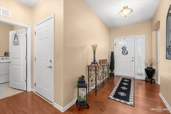 4071 Chesapeake LN, Naperville, IL 60564