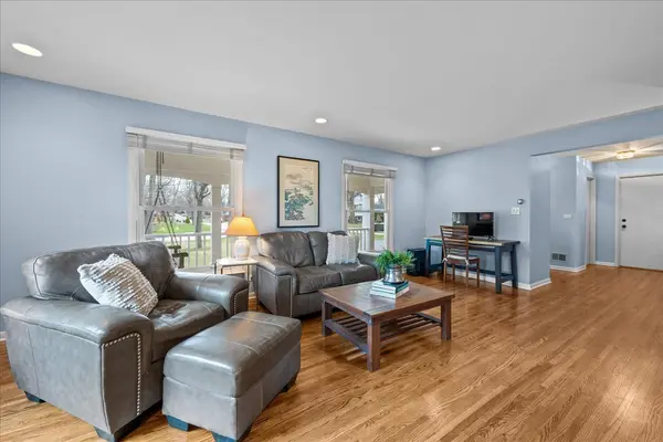 230 W Center AVE, Lake Bluff, IL 60044
