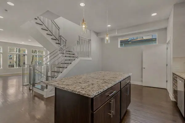 4406 W Wilson AVE, Chicago, IL 60630