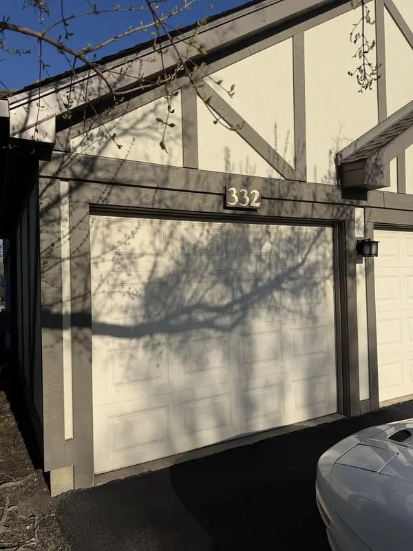 332 Essex CT #4, Wood Dale, IL 60191