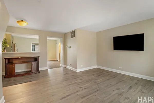 283 W Whispering Oaks LN, Round Lake, IL 60073