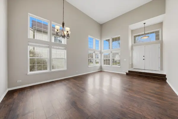 2824 WHITEHALL LN, Naperville, IL 60564