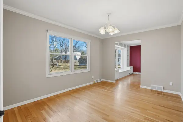 4 Estate CT, Bettendorf, IA 52722