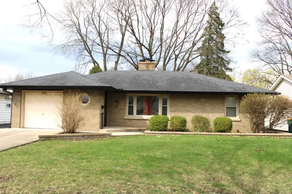 1717 W Acres RD, Joliet, IL 60435