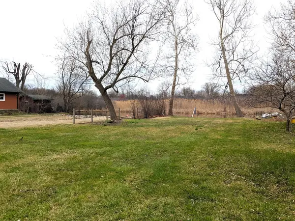 818 Sheridan DR, Wauconda, IL 60084