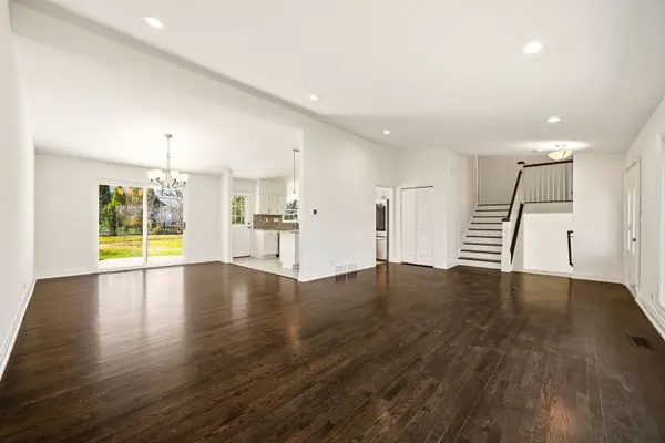 215 HIBBARD RD, Wilmette, IL 60091