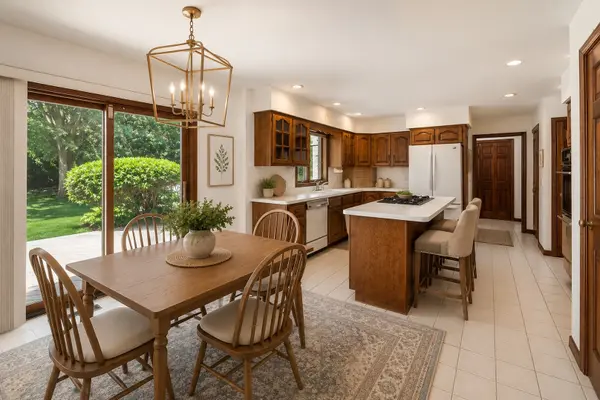 10 Century CT, Oswego, IL 60543