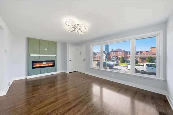 2811 W 82nd ST, Chicago, IL 60652