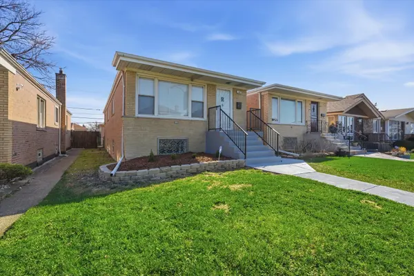 2811 W 82nd ST, Chicago, IL 60652