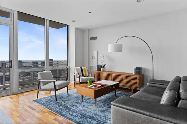 737 W Washington BLVD #3210, Chicago, IL 60661