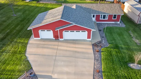 122 Park AVE, Charlotte, IA 52731