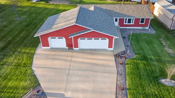 122 Park AVE, Charlotte, IA 52731