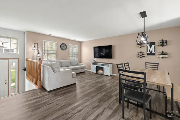 1643 Sandcastle LN, Pingree Grove, IL 60140