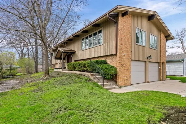 2374 N Westwood LN, Palatine, IL 60074