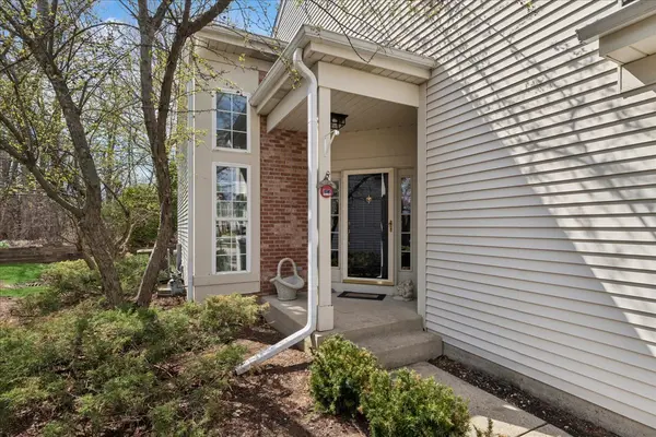 29676 N Environ CIR, Lake Bluff, IL 60044