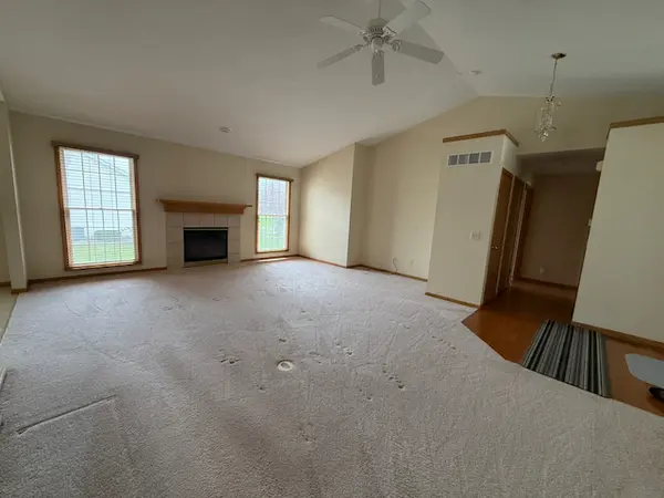 34 Madison CIR, Davenport, IA 52806