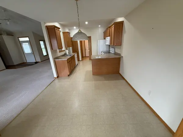 34 Madison CIR, Davenport, IA 52806