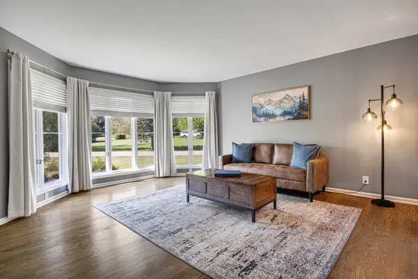 6N131 Old Homestead RD, St. Charles, IL 60175