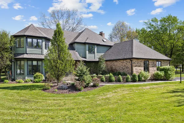 6N131 Old Homestead RD, St. Charles, IL 60175