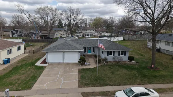 1414 Rosehill AVE, Camanche, IA 52730