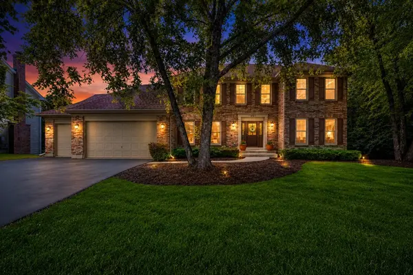 1661 Kensington DR, Algonquin, IL 60102