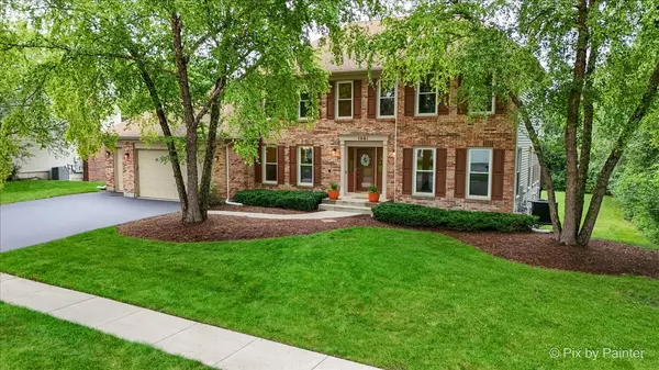 1661 Kensington DR, Algonquin, IL 60102