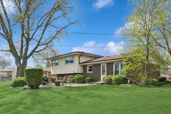 2007 N Spruce TER, Arlington Heights, IL 60004