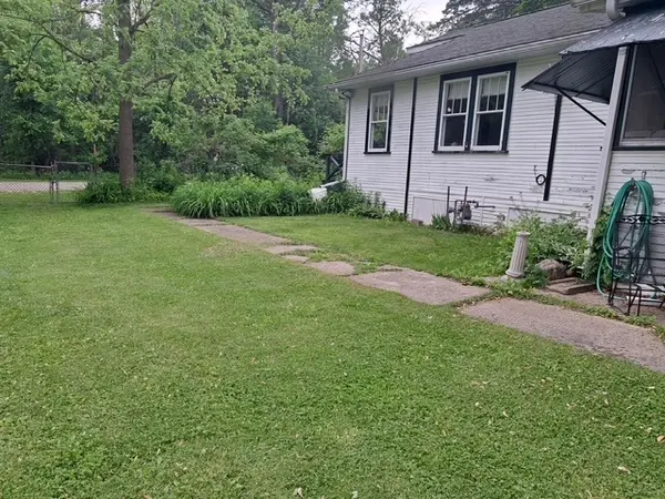 W862 Florence RD, Bloomfield, WI 53128
