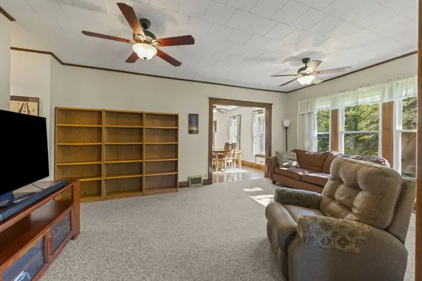 1924 Pine RD, Homewood, IL 60430