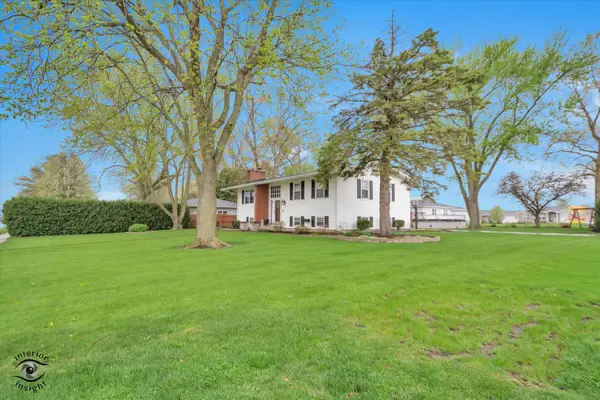 300 S Rathje RD, Peotone, IL 60468
