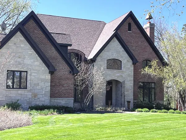 1026 Lincoln LN, Elk Grove Village, IL 60007