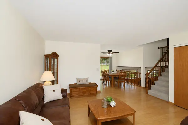 1865 Victor LN, Hanover Park, IL 60133