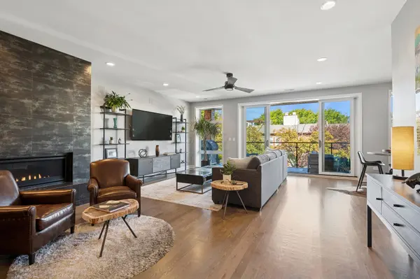231 W Scott ST #2, Chicago, IL 60610