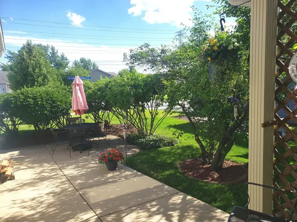 50 S Juniper DR, North Aurora, IL 60542
