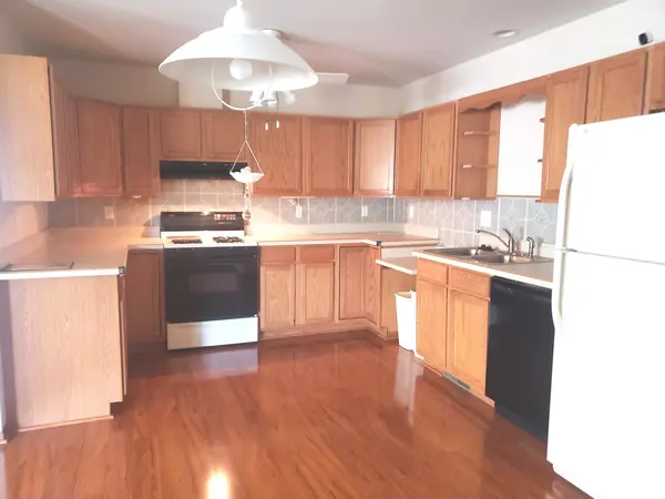 50 S Juniper DR, North Aurora, IL 60542