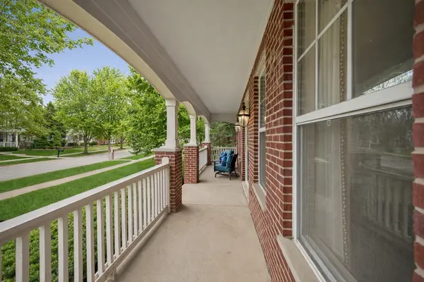 1662 Constitution DR, Glenview, IL 60026