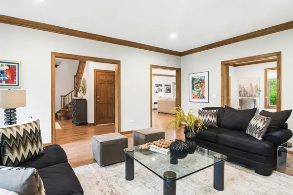 5644 Oakwood CIR, Long Grove, IL 60047