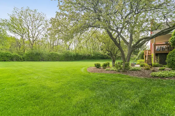 5644 Oakwood CIR, Long Grove, IL 60047
