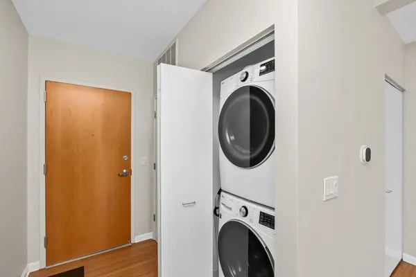 1210 Chicago AVE #305B, Evanston, IL 60202