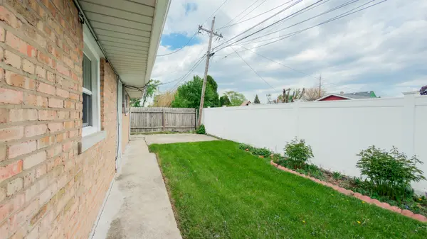 7945 Mobile AVE, Burbank, IL 60459