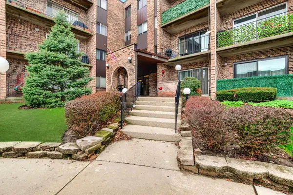 625 W Huntington Commons RD #208, Mount Prospect, IL 60056