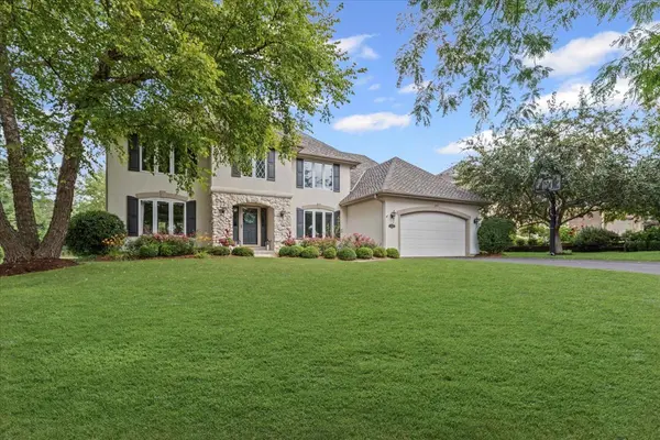 2496 Emerald LN, Lindenhurst, IL 60046