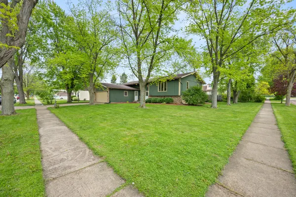 122 Mattek AVE, Dekalb, IL 60115
