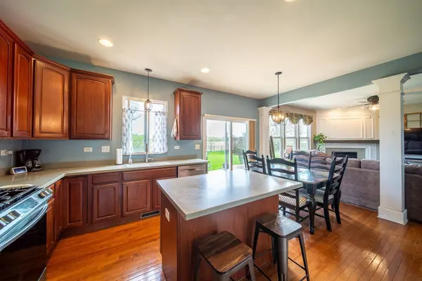 2382 Emerald LN, Yorkville, IL 60560
