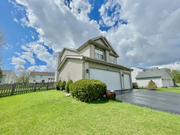 88 Hackney LN, Lindenhurst, IL 60046