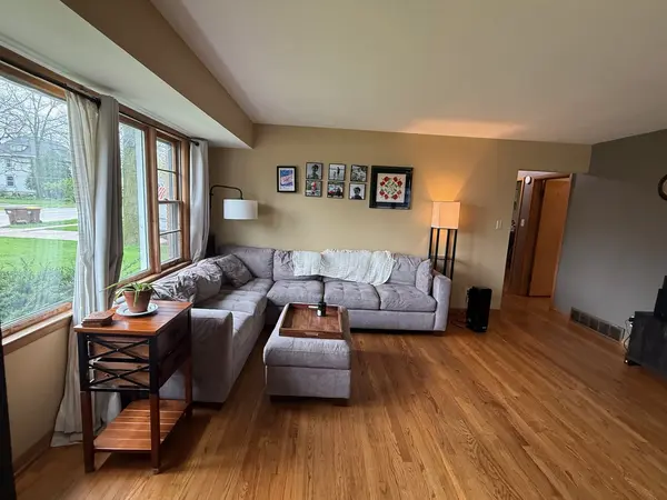 504 E Calhoun ST, Woodstock, IL 60098
