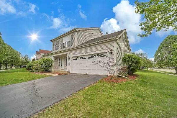 1201 Mayfair DR, Carpentersville, IL 60110