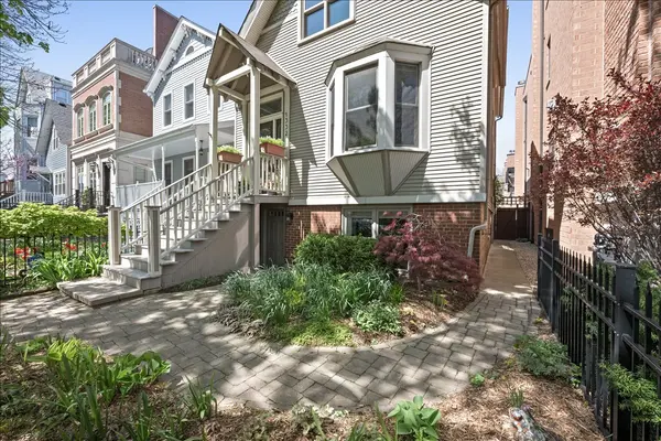 1332 W School ST, Chicago, IL 60657